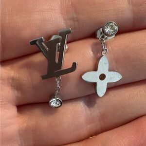 NWT LV Logo Earrings